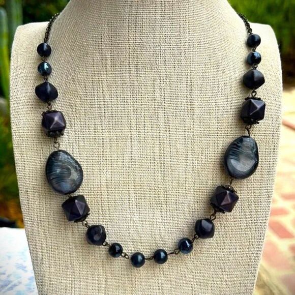 Vintage Marbled Lucite Beaded Necklace - Picture 2 of 6